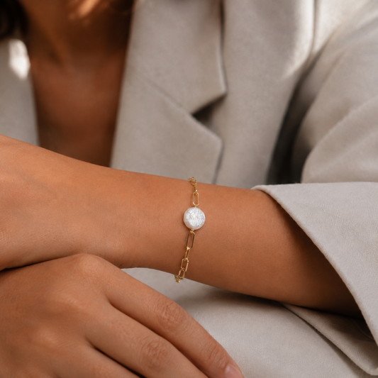 LARA Pearl Gold Bracelet worn on wrist, Baroque Keishi pearl on 18K gold PVD paperclip link chain – CCaura
