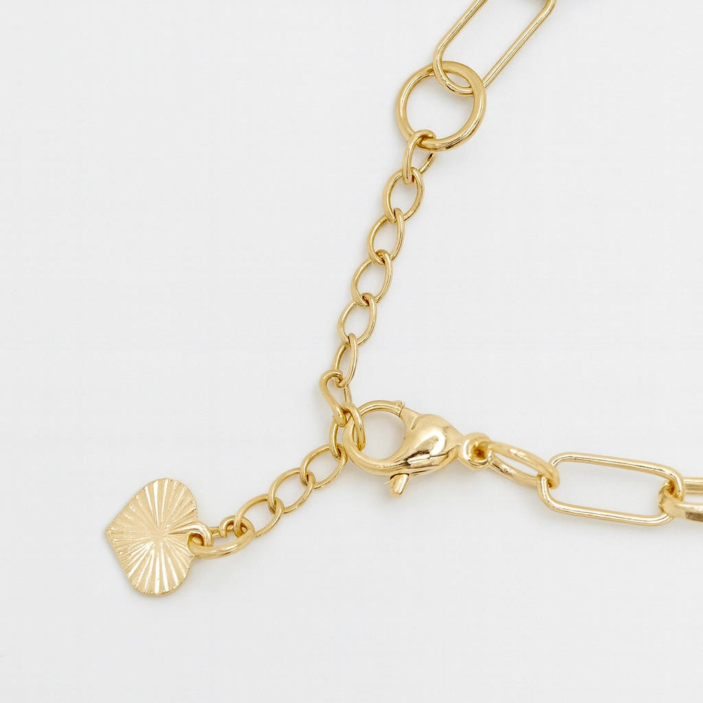 ISLA Gold Bracelet close-up, three natural freshwater pearls on dainty 18K gold PVD paperclip chain – CCaura