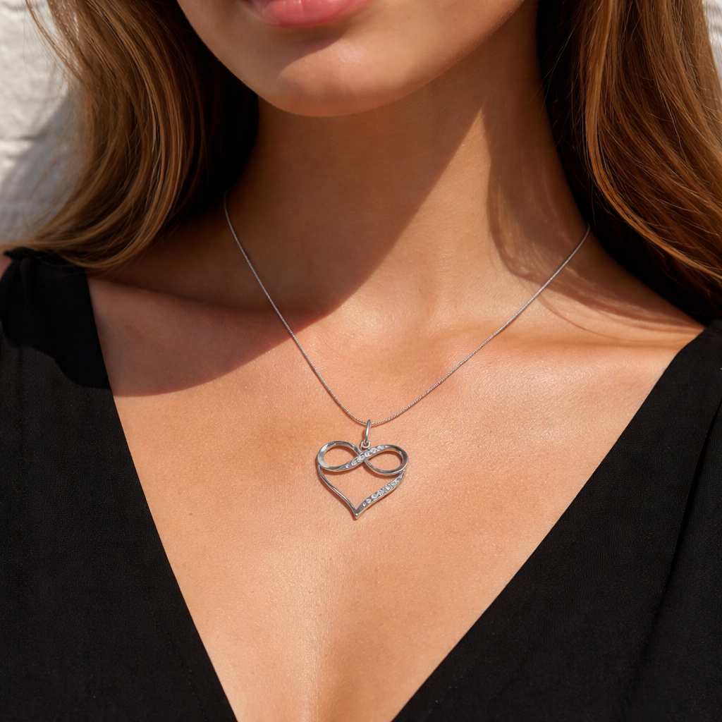 ELISE Heart Silver Necklace worn – CCaura
